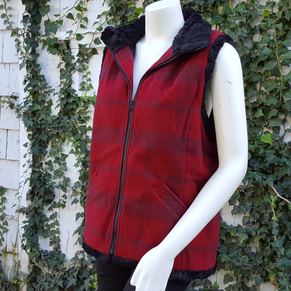 Woolrich Plaid Wool Vest Faux Fur Lined Red Black